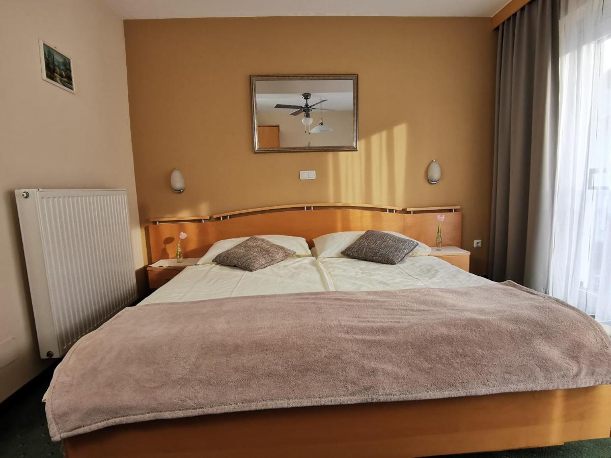 Hotel & Wirtshaus Hoedl-Kaplan Фельдбах Экстерьер фото
